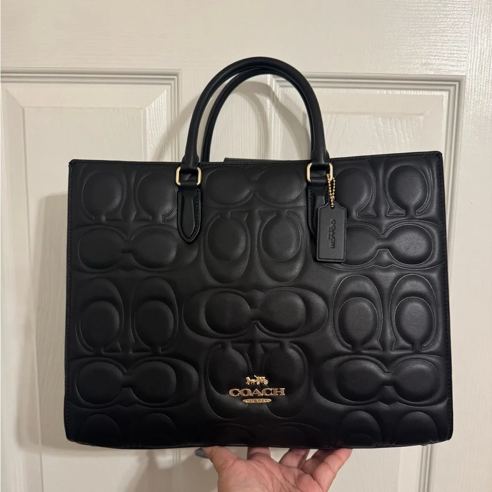 Cy672 Coach | Bags | Nwt Coach Maggie Tote Bag In Blocked Signature Leather ...